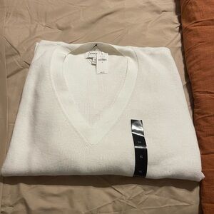Banana Republic NWT White V-Neck Sweater